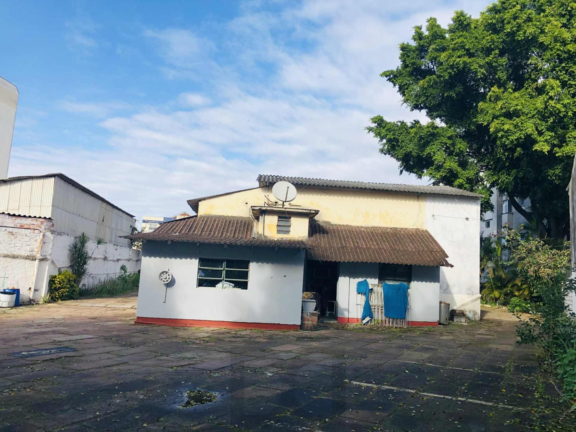 Vende terreno pronto para construir, esta é a sua chance! Localizado na Avenida Bento Gonçalves, Porto Alegre/RS, terreno que mede 22m² de testada, com frente a fundos de 58m², com fundos para Gomes Jardim. — foto 9