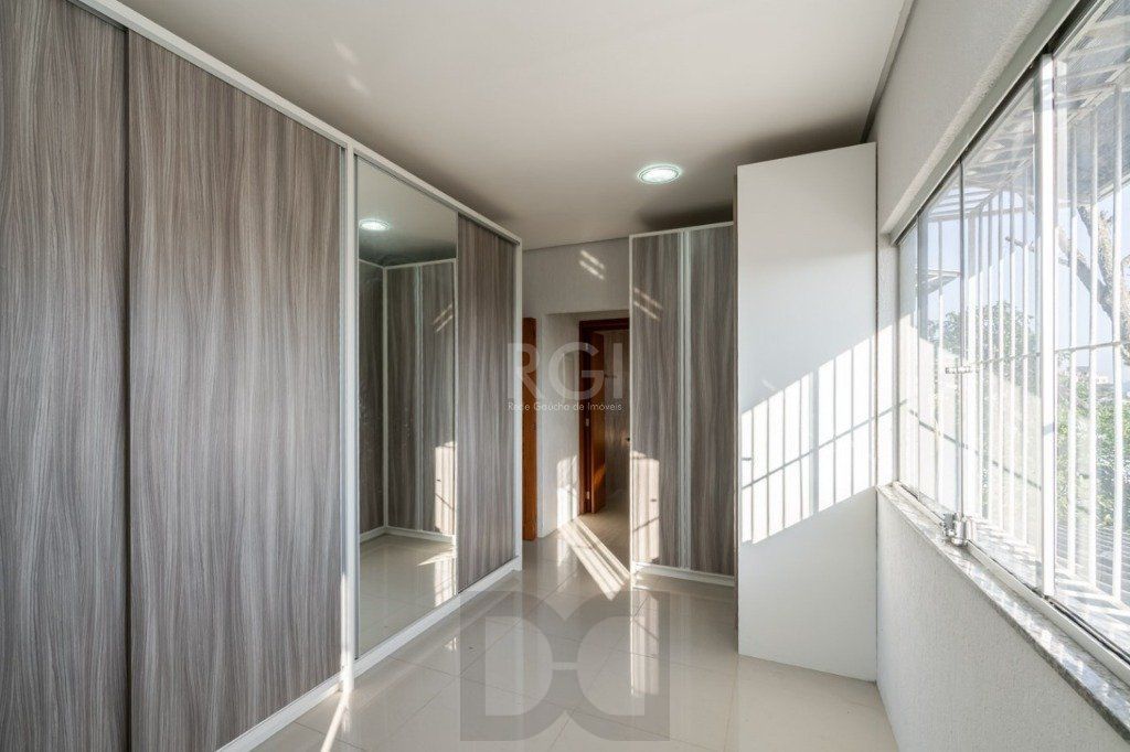Casa para Venda - 259m², 4 dormitórios, sendo 1 suites, 4 vagas - Coronel Aparício Borges — foto 17