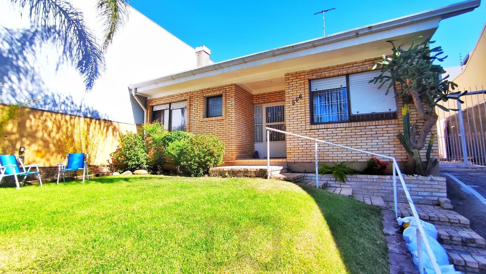 Casa com 4 Quartos e 2 banheiros e 2 Suites à Venda, 153 m² por R$ 990.000 — foto 1