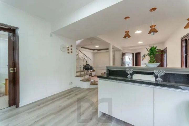 Casa 4 quartos com 233 m2 — foto 5