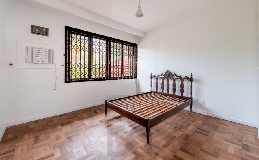 Com 3 quartos e 2 banheiros, ampla sala com garagem para 03 carros. — foto 14