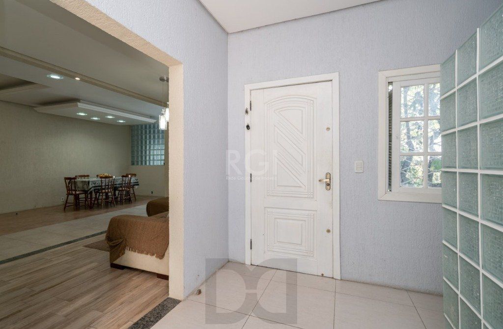 Casa para Venda - 259m², 4 dormitórios, sendo 1 suites, 4 vagas - Coronel Aparício Borges — foto 3