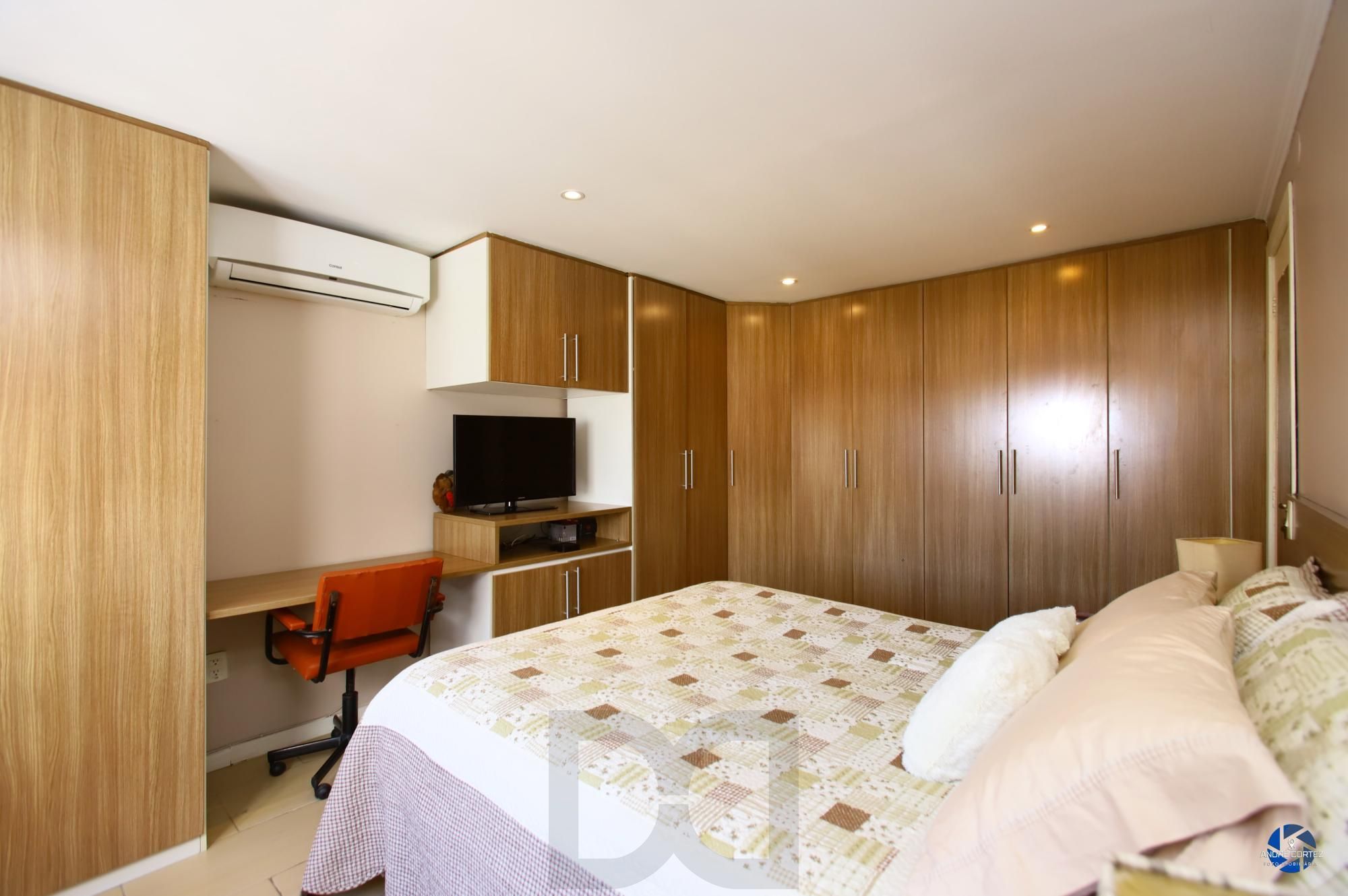 Vende cobertura: Piso inferior:  03 dormitórios, 02 banheiros, living 2 ambientes, cozinha americana. — foto 25