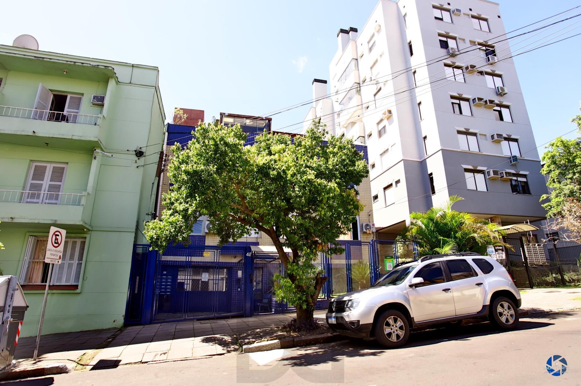 Vende cobertura: Piso inferior:  03 dormitórios, 02 banheiros, living 2 ambientes, cozinha americana. — foto 52