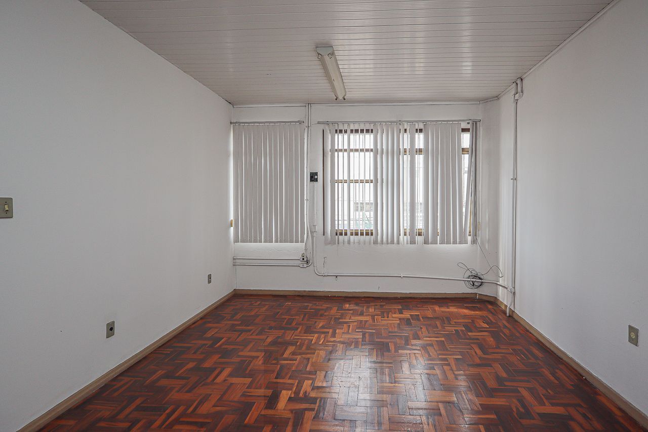 Prédio Comercial com entrada para caminhão — foto 12