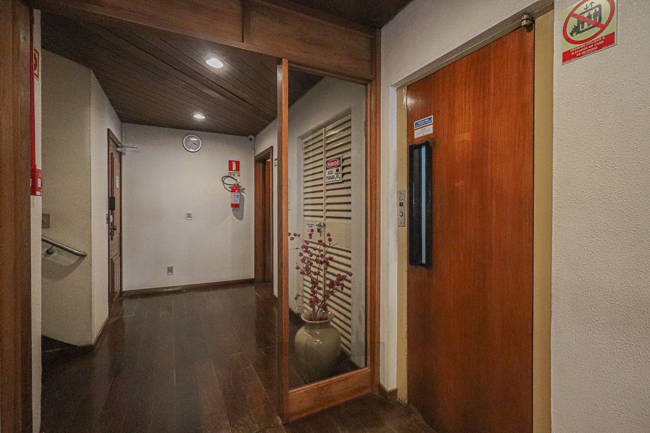 02 quartos no Bairro Higienópolis com Churrasqueira, Garagem e elevador — foto 37