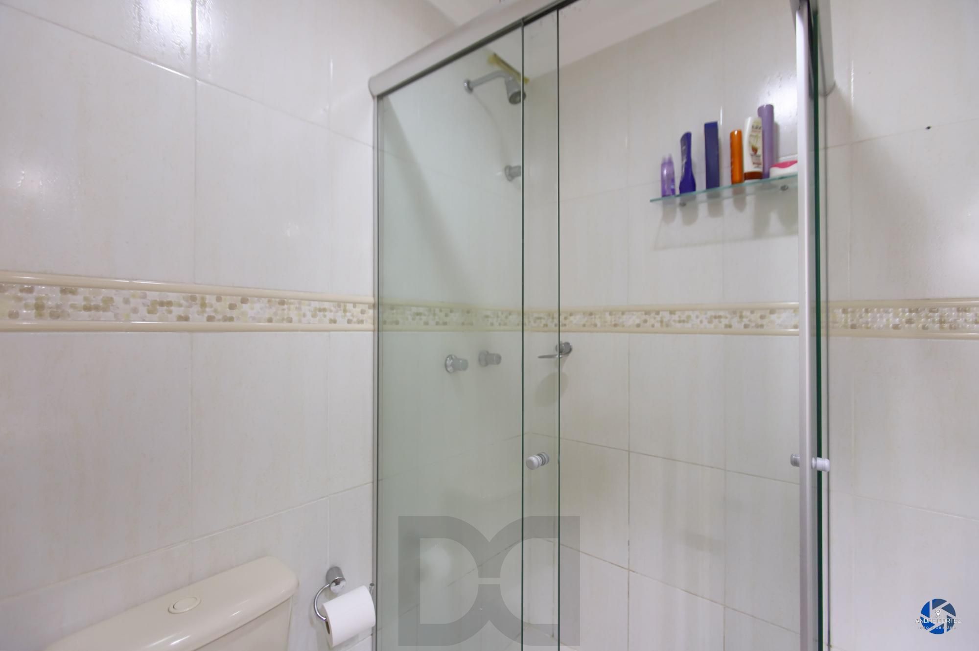 Vende cobertura: Piso inferior:  03 dormitórios, 02 banheiros, living 2 ambientes, cozinha americana. — foto 15