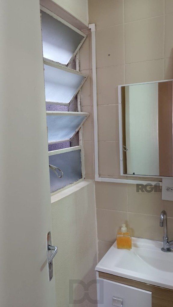 Com 2 quartos espaçosos, 1 banheiro, e 1 vaga de garagem — foto 9