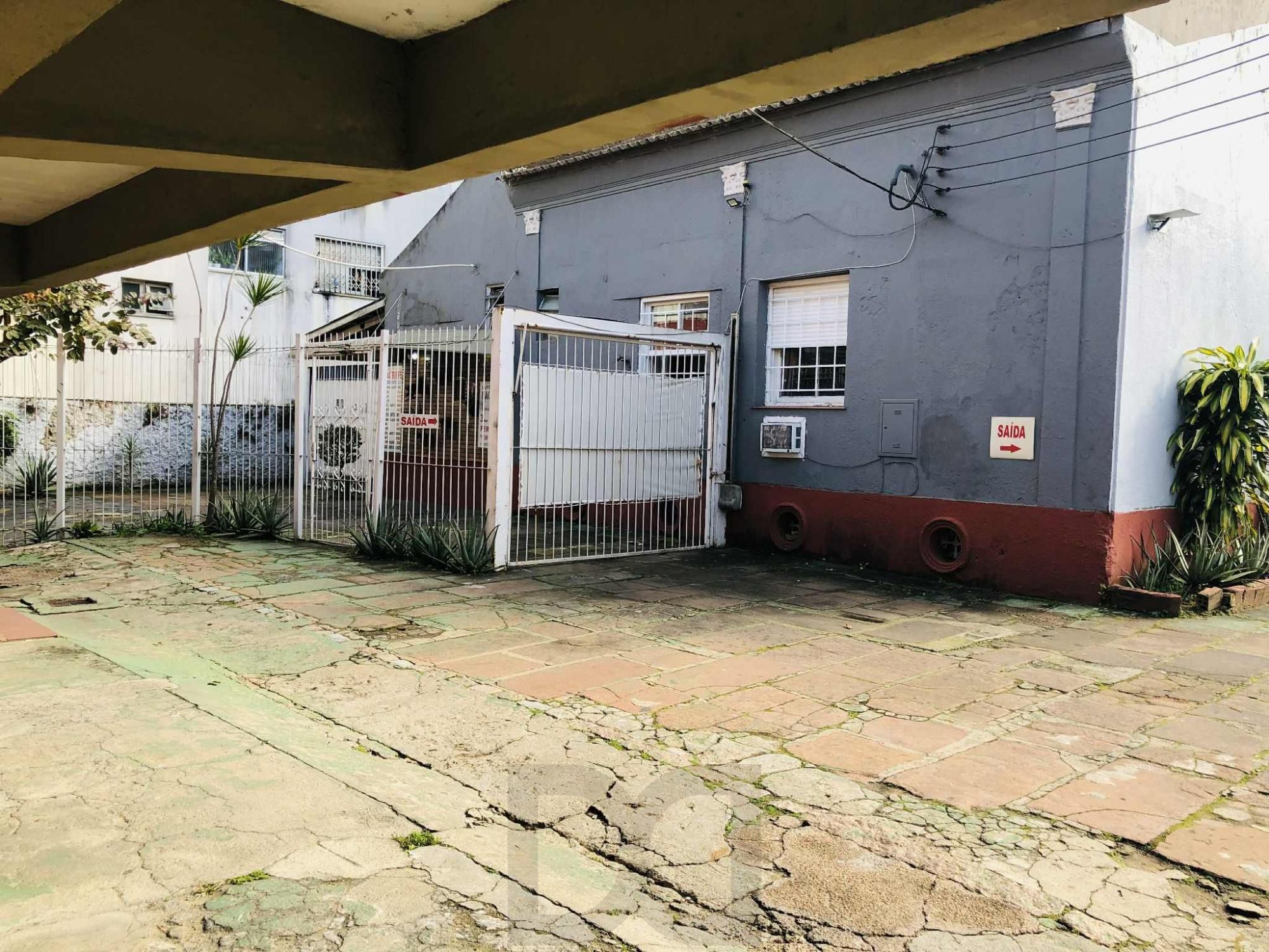 Vende terreno pronto para construir, esta é a sua chance! Localizado na Avenida Bento Gonçalves, Porto Alegre/RS, terreno que mede 22m² de testada, com frente a fundos de 58m², com fundos para Gomes Jardim. — foto 4