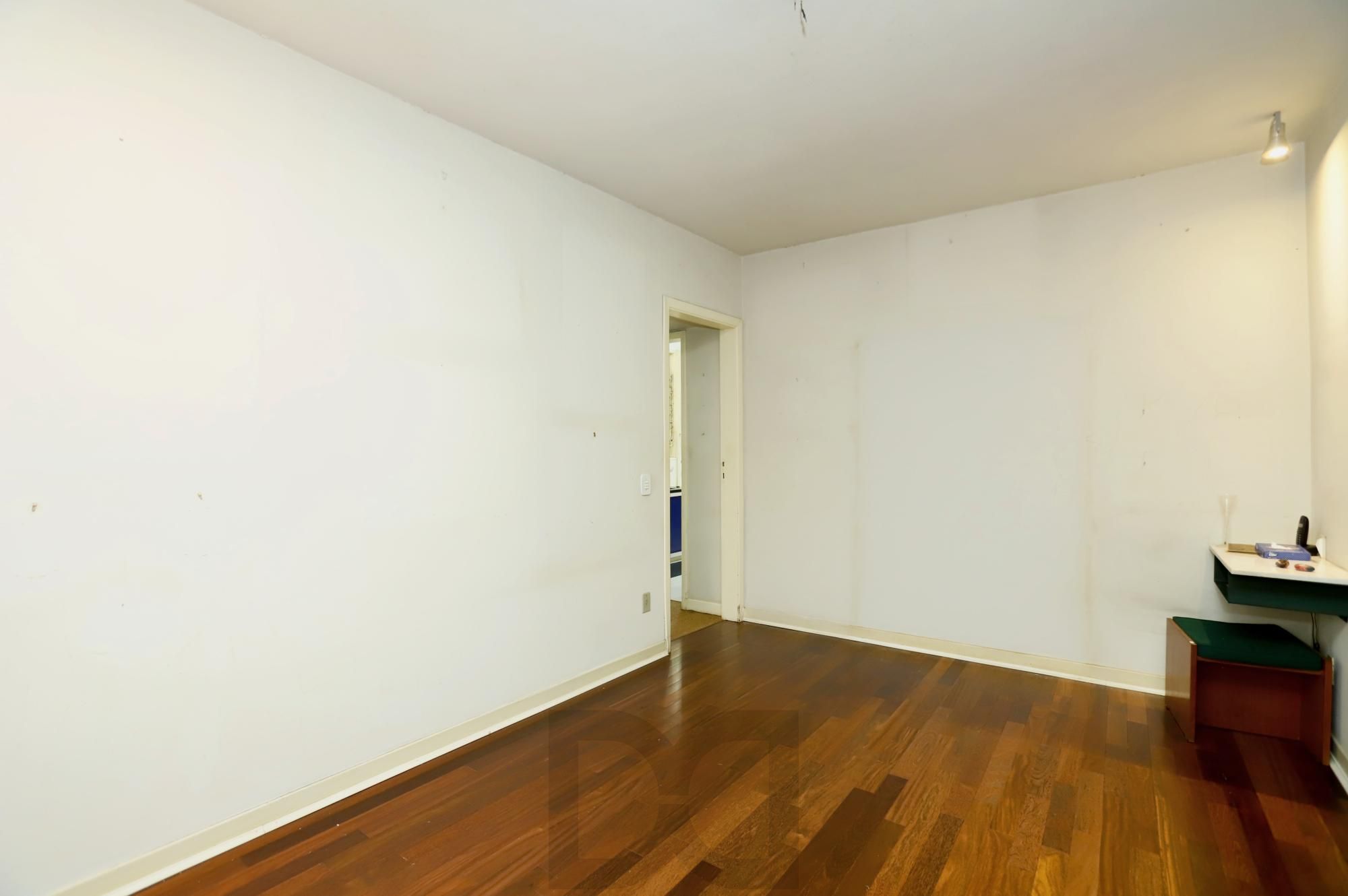Casa no Bairro Petrópolis em Porto Alegre - Rua calma junto Av. Protásio Alves — foto 17
