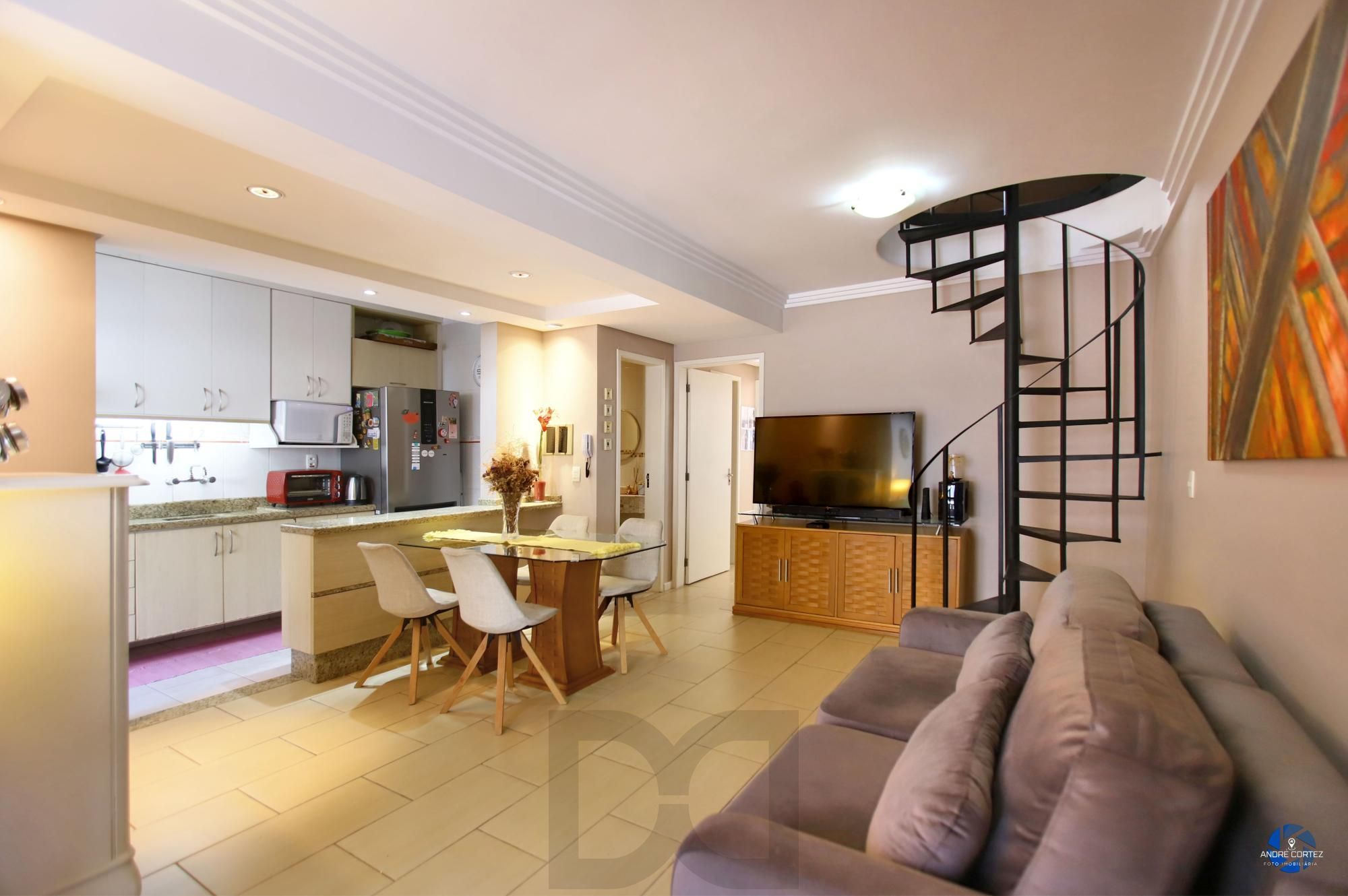 Vende cobertura: Piso inferior:  03 dormitórios, 02 banheiros, living 2 ambientes, cozinha americana. — foto 3