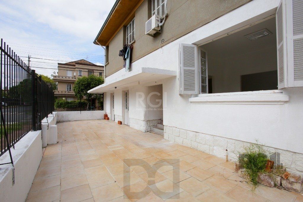 Prédio 3 andares. Composto de salas e apartamentos — foto 4