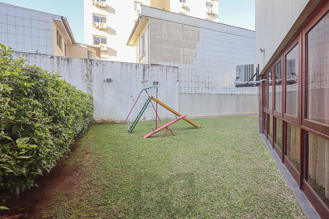 02 quartos no Bairro Higienópolis com Churrasqueira, Garagem e elevador — foto 40