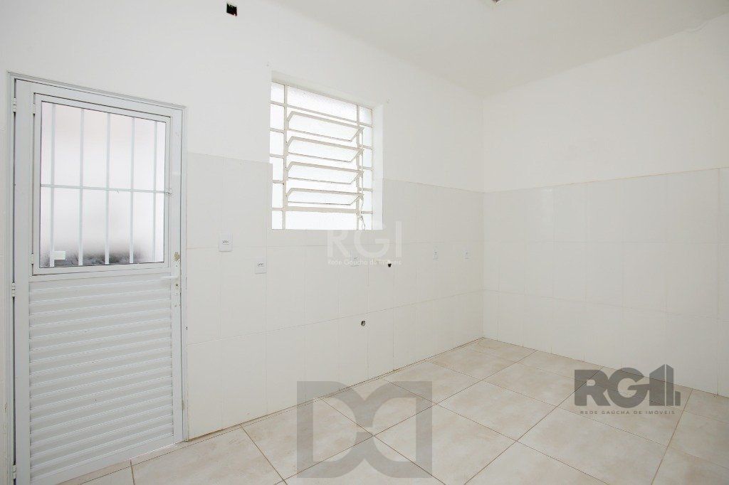 Prédio 3 andares. Composto de salas e apartamentos — foto 23