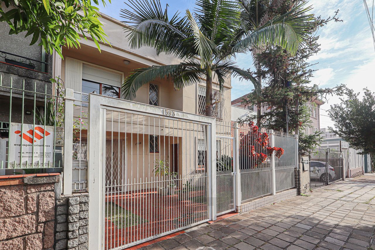 Casa à venda, 3 dormitórios, 316m², 4 vagas de garagem, Bairro São Geraldo — foto 2