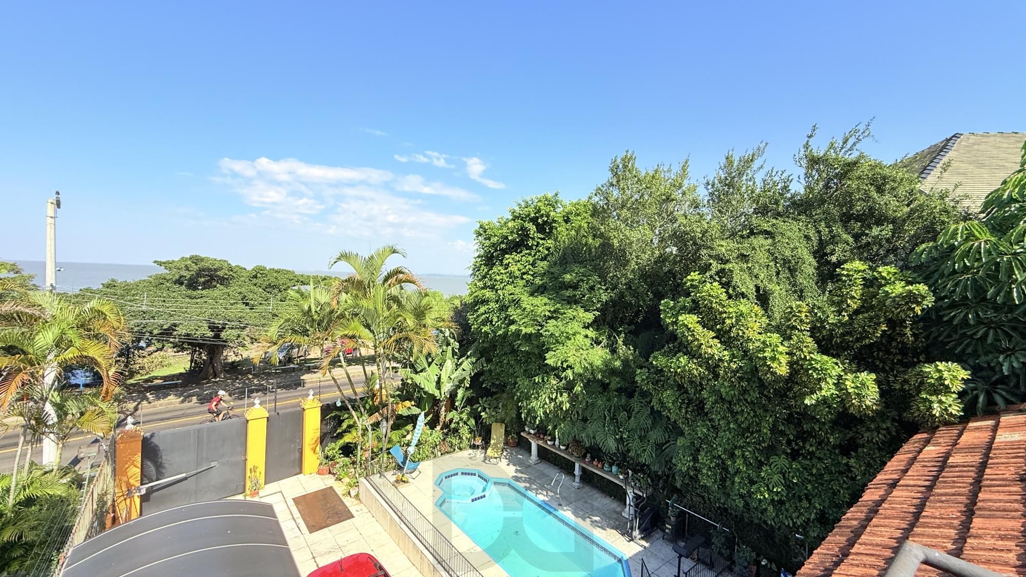 Casa Residencial  3 dormitórios com Piscina na Vila Assunção em Porto Alegre RS — foto 1