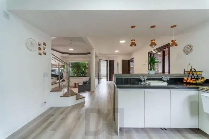 Casa 4 quartos com 233 m2 — foto 2