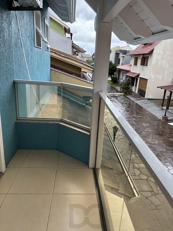 Casa em Condomínio com 3 Dormitórios, Suíte, Sótão e 2 Vagas — foto 4