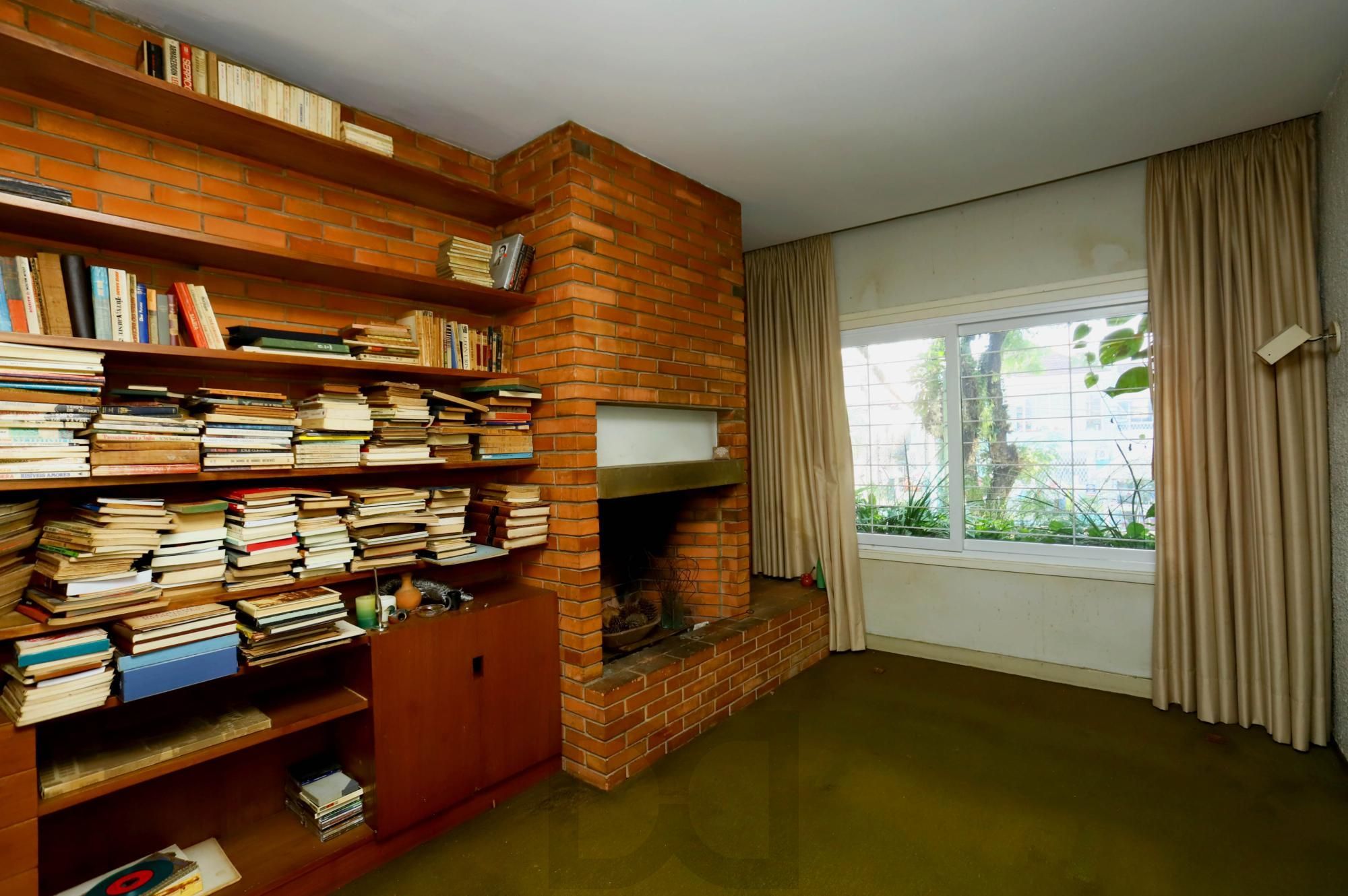 Casa no Bairro Petrópolis em Porto Alegre - Rua calma junto Av. Protásio Alves — foto 4