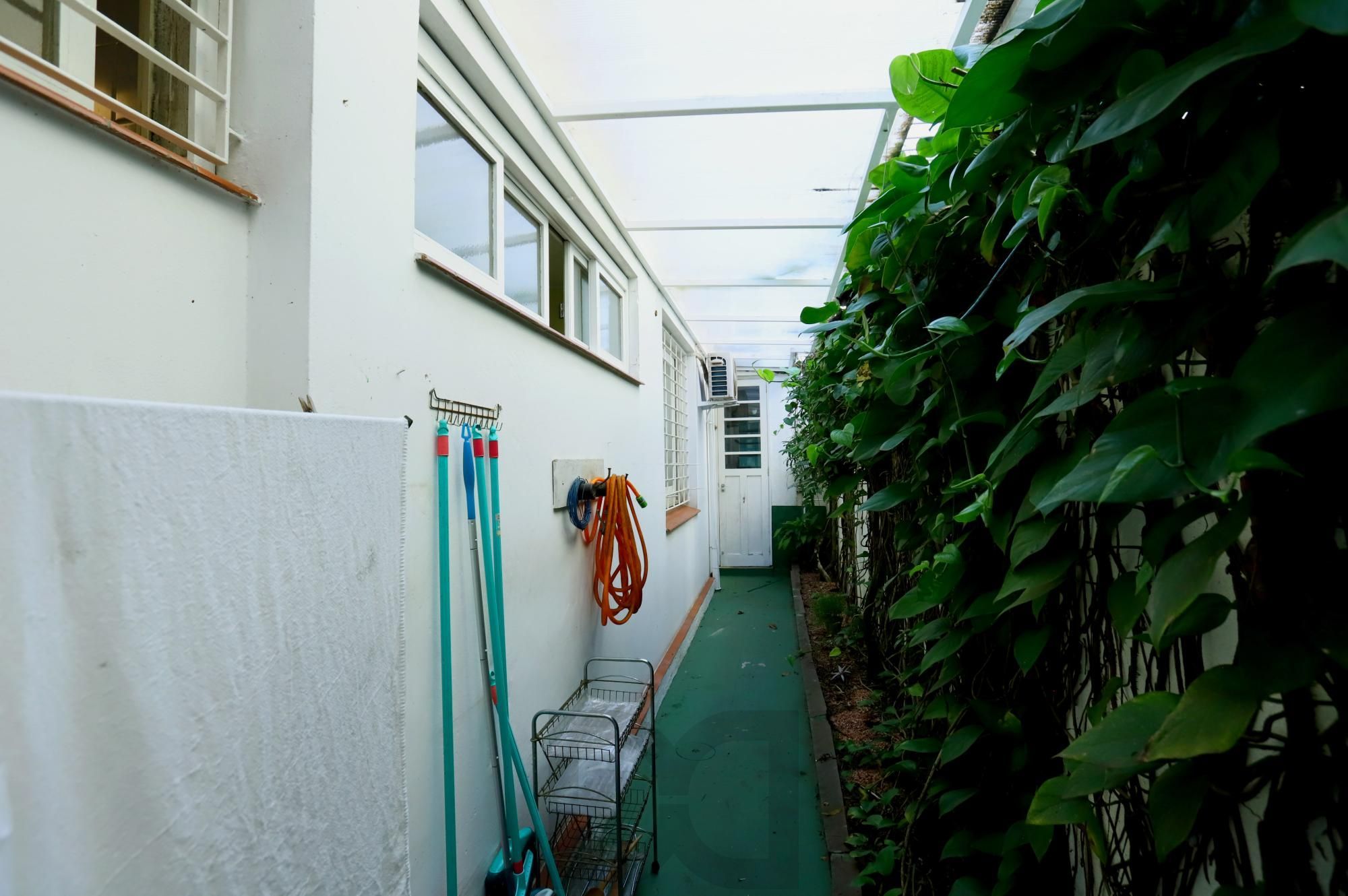 Casa no Bairro Petrópolis em Porto Alegre - Rua calma junto Av. Protásio Alves — foto 40