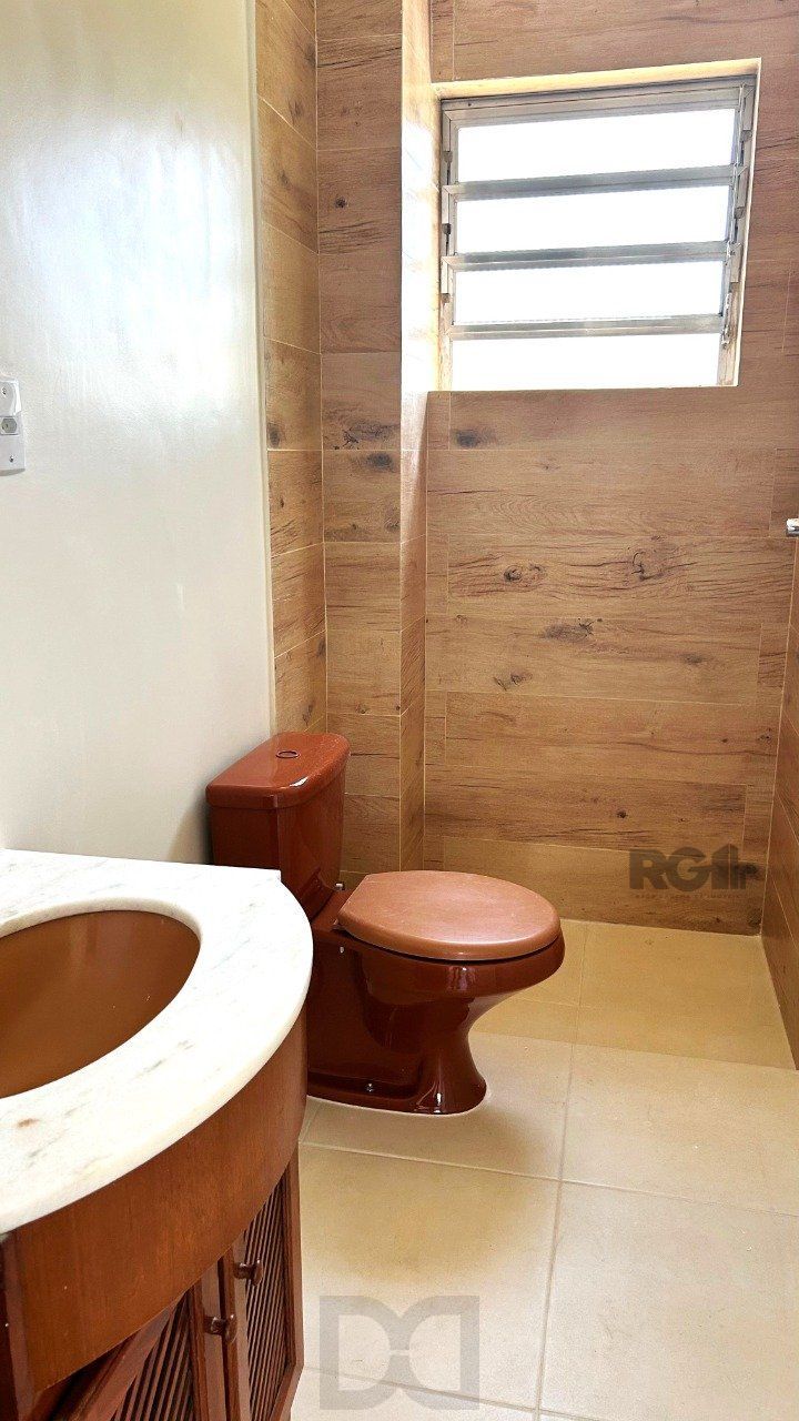 Apartamento 03 dormitórios no bairro Menino Deus, excelente localização. — foto 13