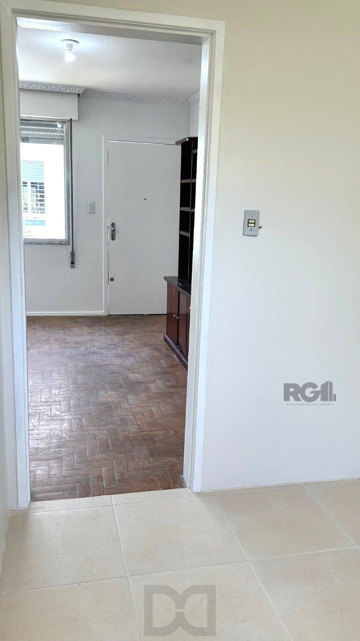 Apartamento 03 dormitórios no bairro Menino Deus, excelente localização. — foto 14