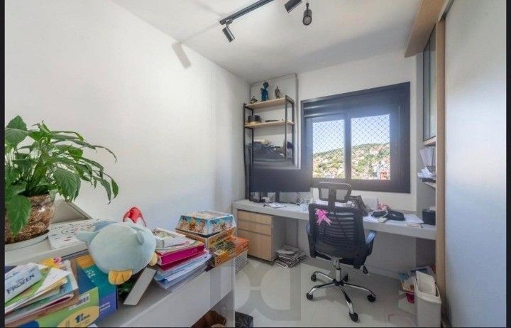 Apartamento de alto padrão com 3 dormitórios e 2 vagas no bairro Tristeza — foto 8