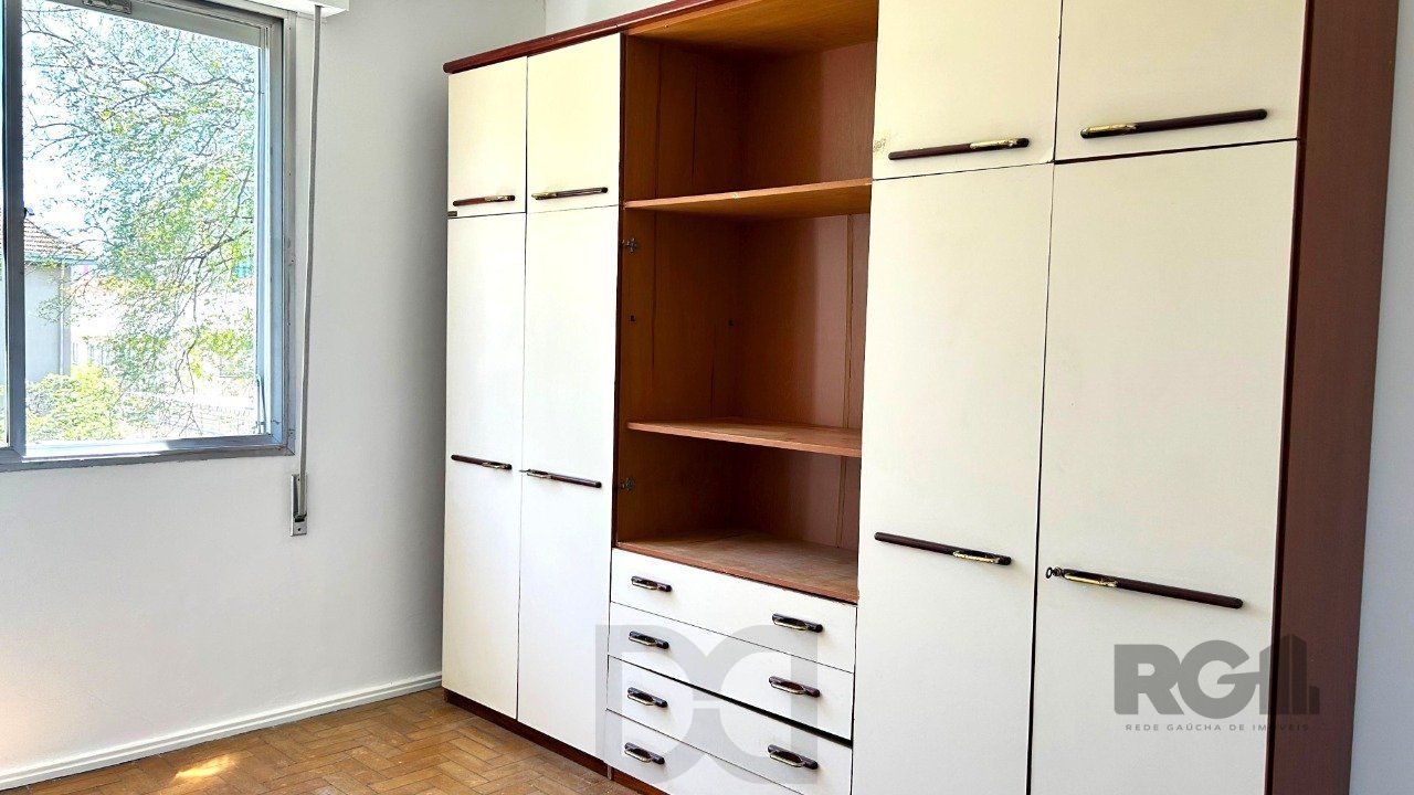 Apartamento 03 dormitórios no bairro Menino Deus, excelente localização. — foto 11