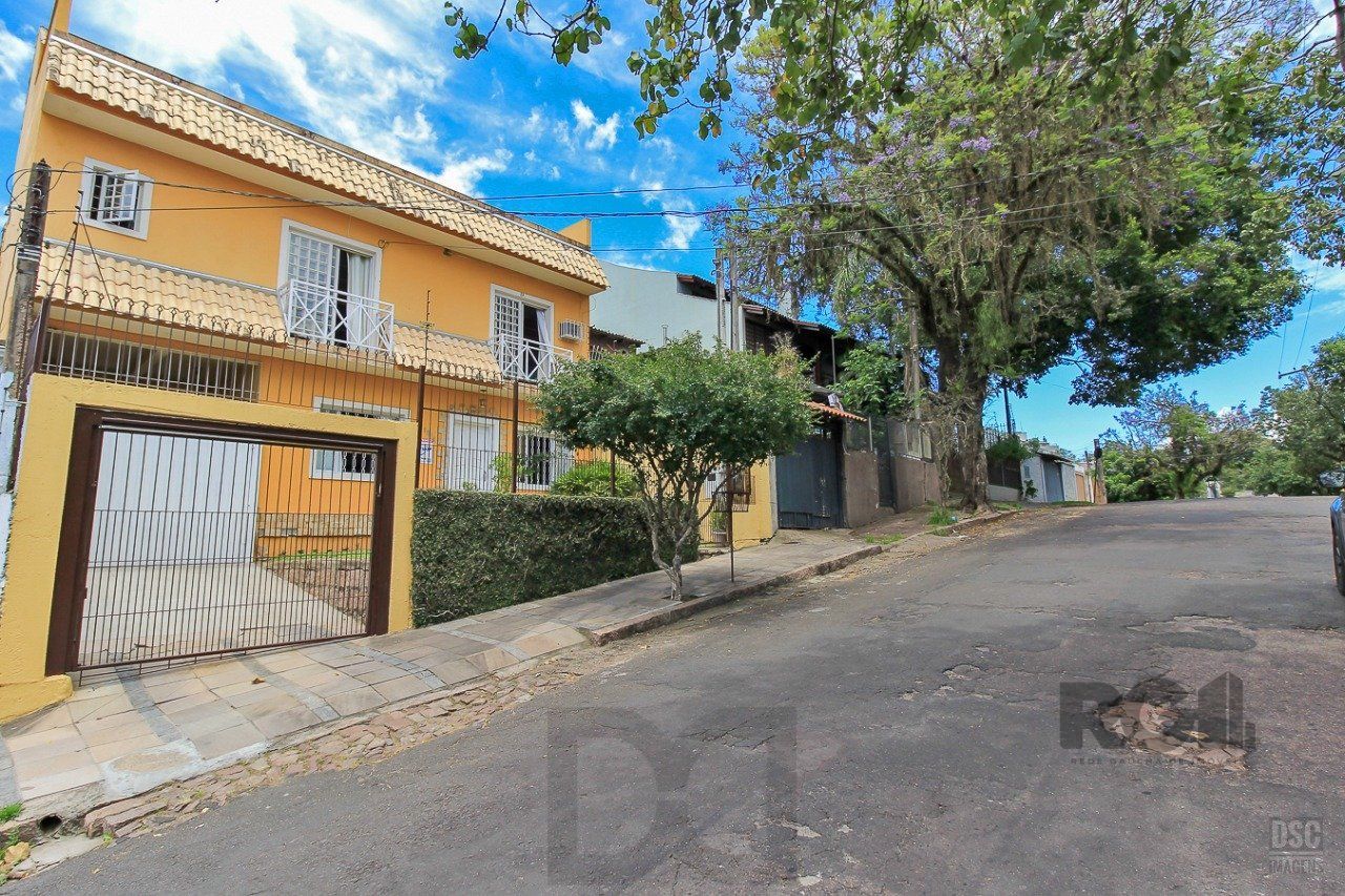 Casa no bairro Tristeza 3 dormitórios