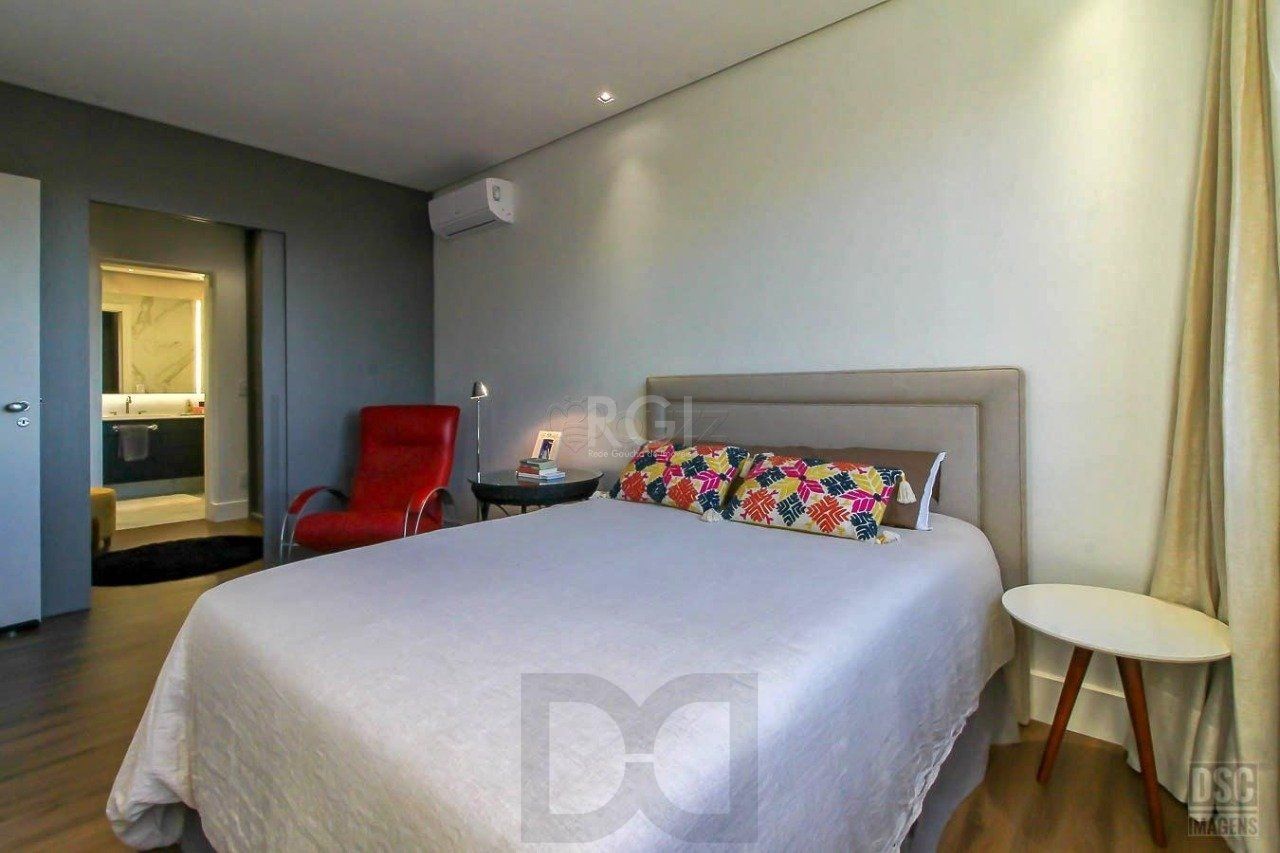 Casa para Venda - 238m², 3 dormitórios, sendo 3 suites, 6 vagas - Três Figueiras — foto 33
