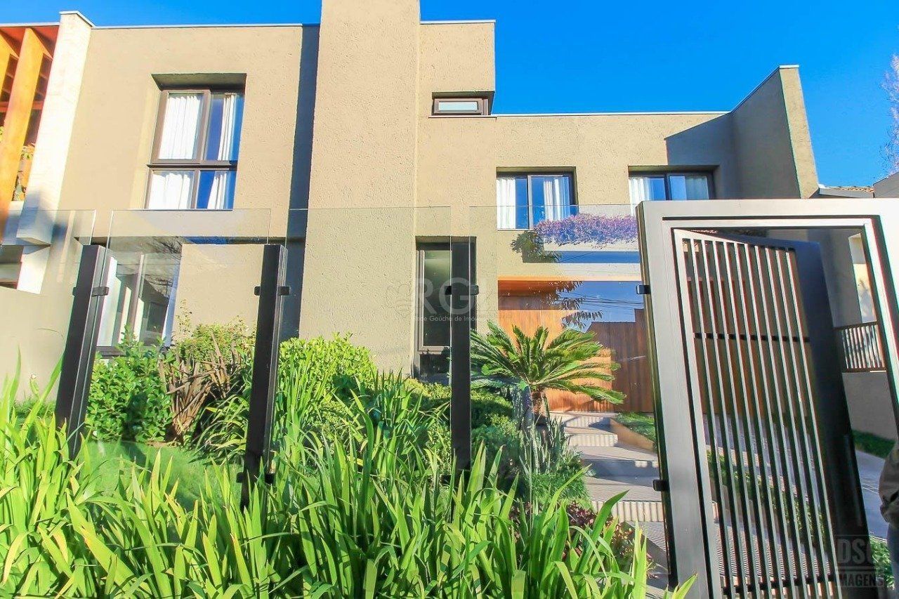 Casa para Venda - 238m², 3 dormitórios, sendo 3 suites, 6 vagas - Três Figueiras — foto 2