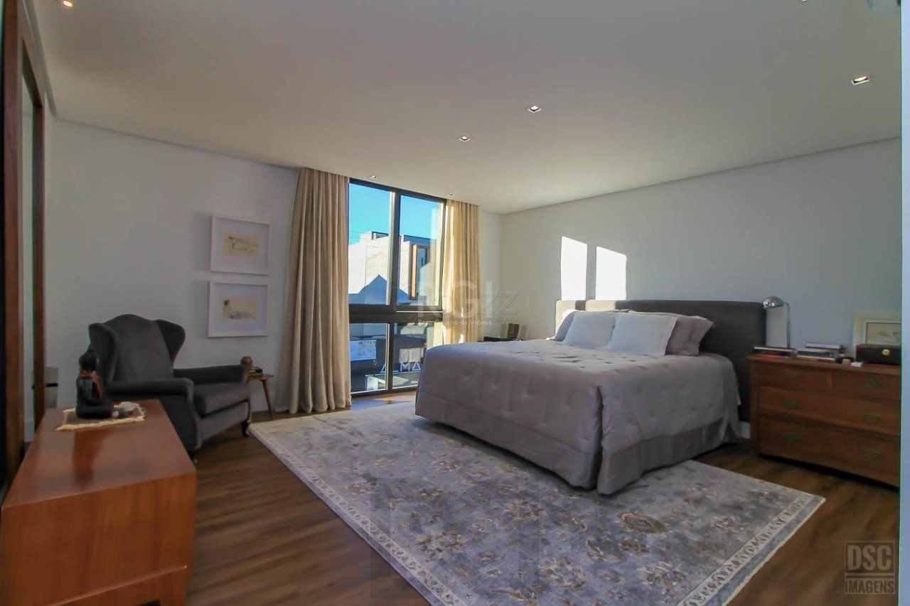 Casa para Venda - 238m², 3 dormitórios, sendo 3 suites, 6 vagas - Três Figueiras — foto 29