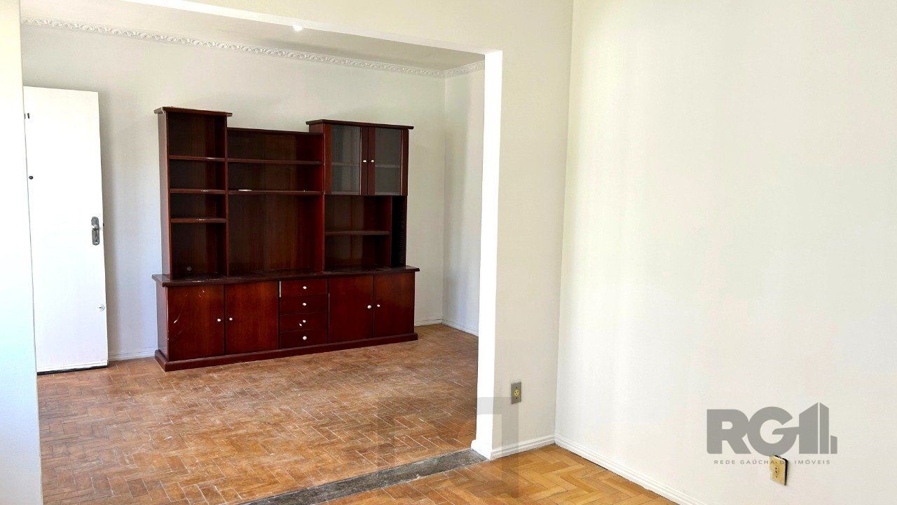 Apartamento 03 dormitórios no bairro Menino Deus, excelente localização. — foto 6