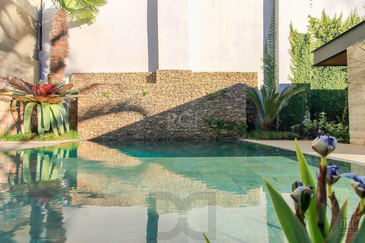 Casa para Venda - 238m², 3 dormitórios, sendo 3 suites, 6 vagas - Três Figueiras — foto 1