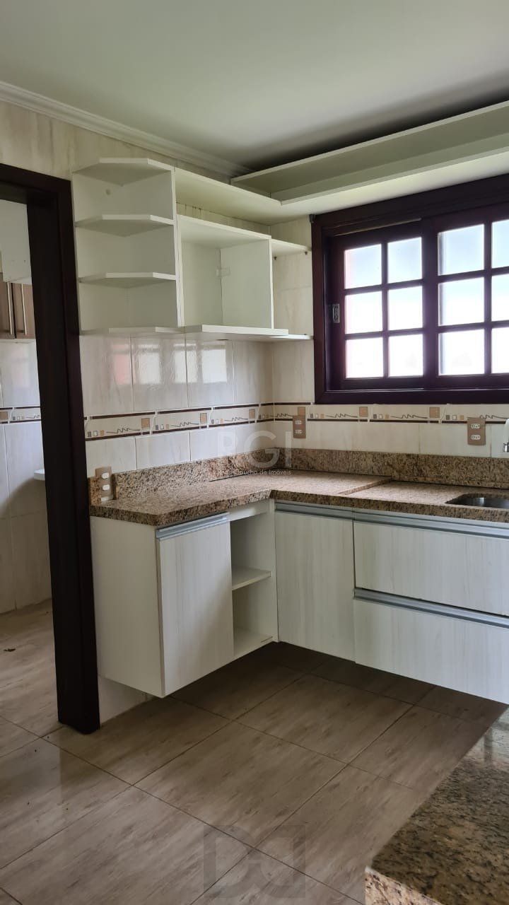 Sobrado para Venda - 200m², 3 dormitórios, sendo 1 suites, 3 vagas - Belém Novo — foto 7