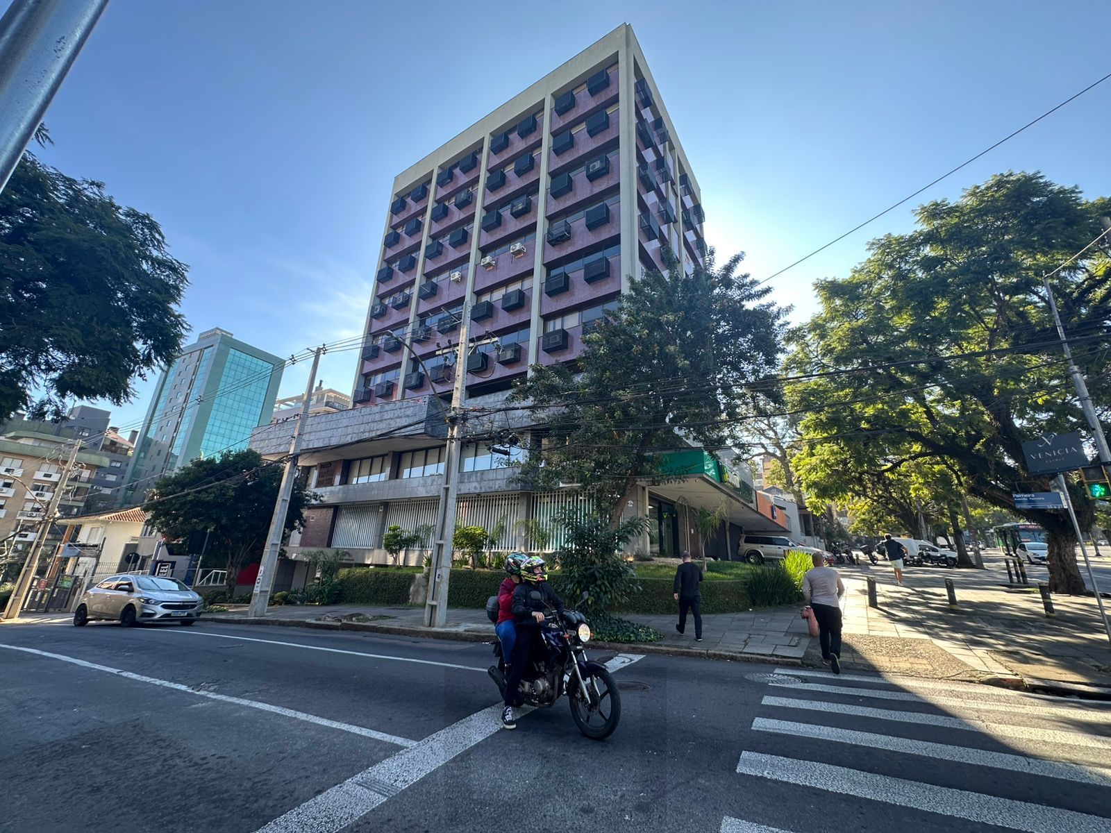Sala comercial no bairro Petrópolis próximo a Carlos Gomes — foto 1