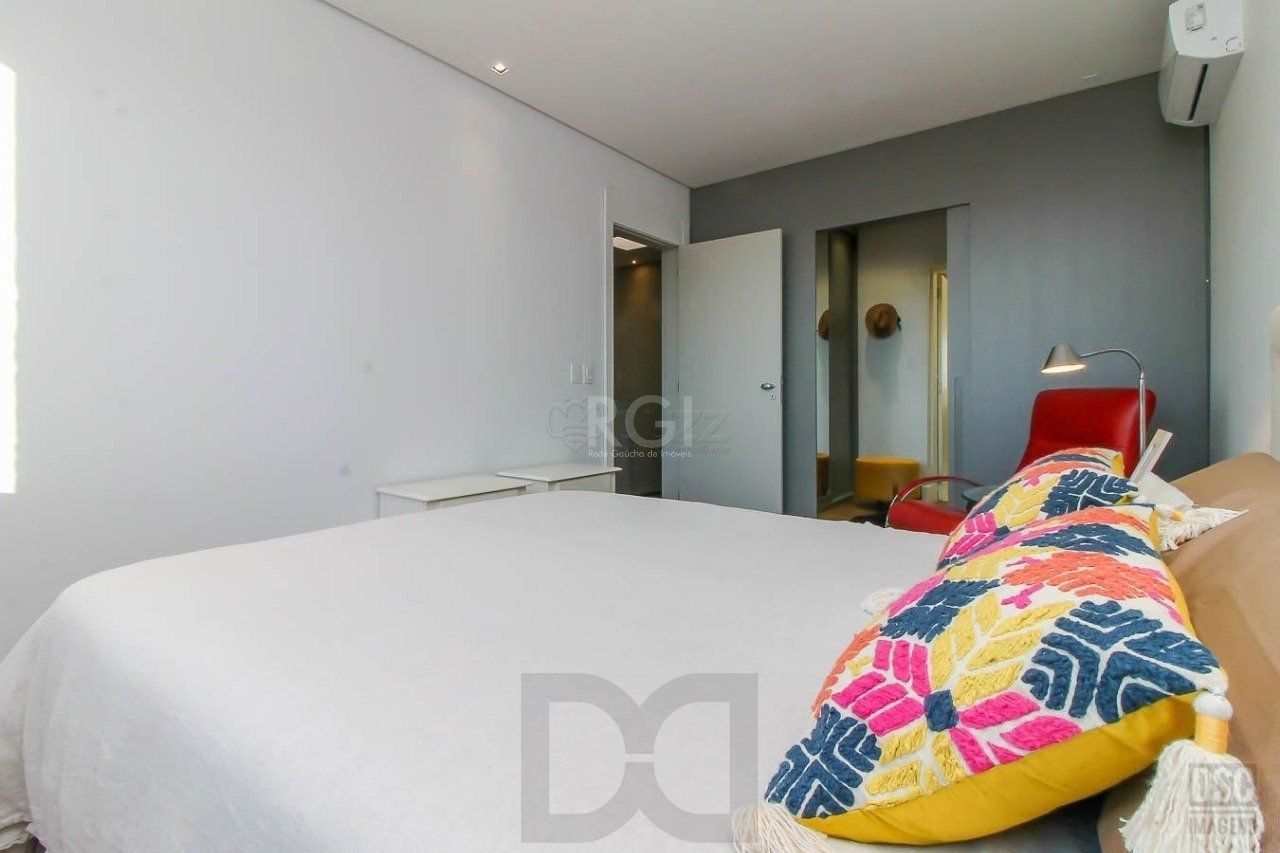 Casa para Venda - 238m², 3 dormitórios, sendo 3 suites, 6 vagas - Três Figueiras — foto 34