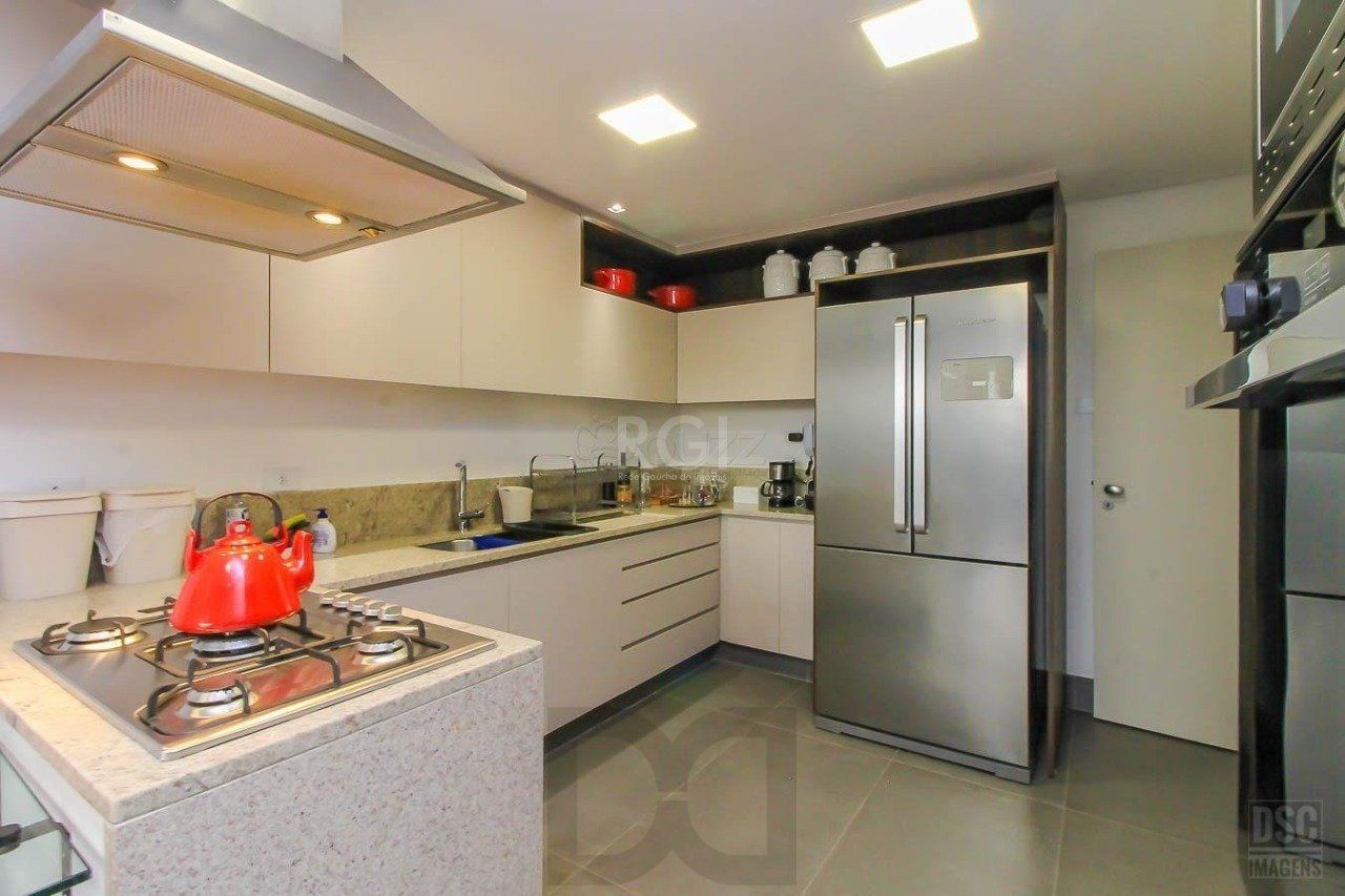 Casa para Venda - 238m², 3 dormitórios, sendo 3 suites, 6 vagas - Três Figueiras — foto 37