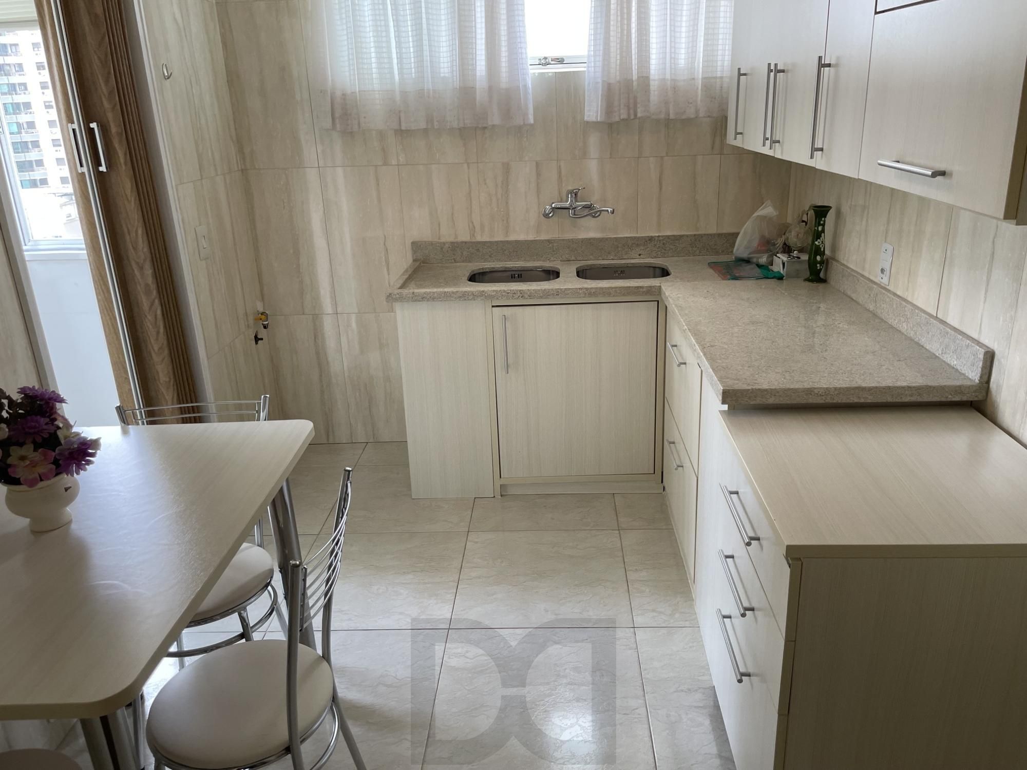 Apartamento no bairro Menino Deus com 3 dormitórios com vaga e elevador — foto 17