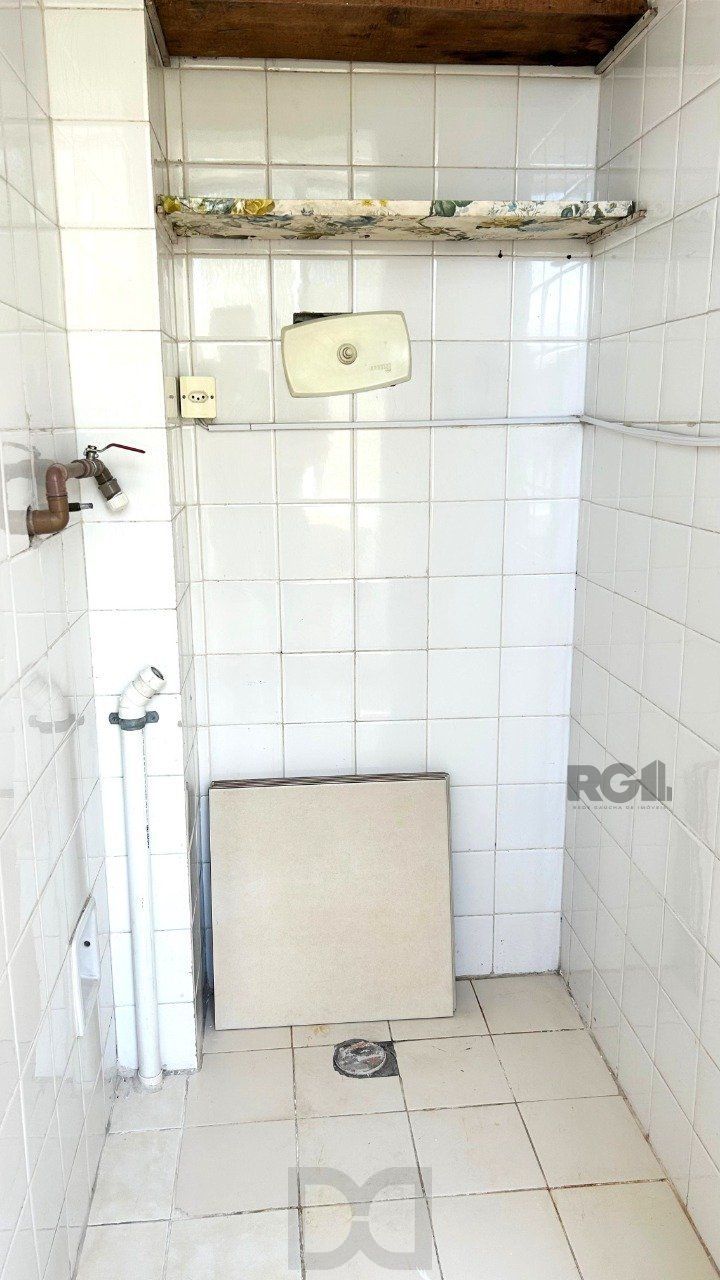 Apartamento 03 dormitórios no bairro Menino Deus, excelente localização. — foto 18