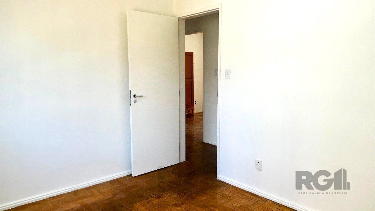 Apartamento 03 dormitórios no bairro Menino Deus, excelente localização. — foto 10