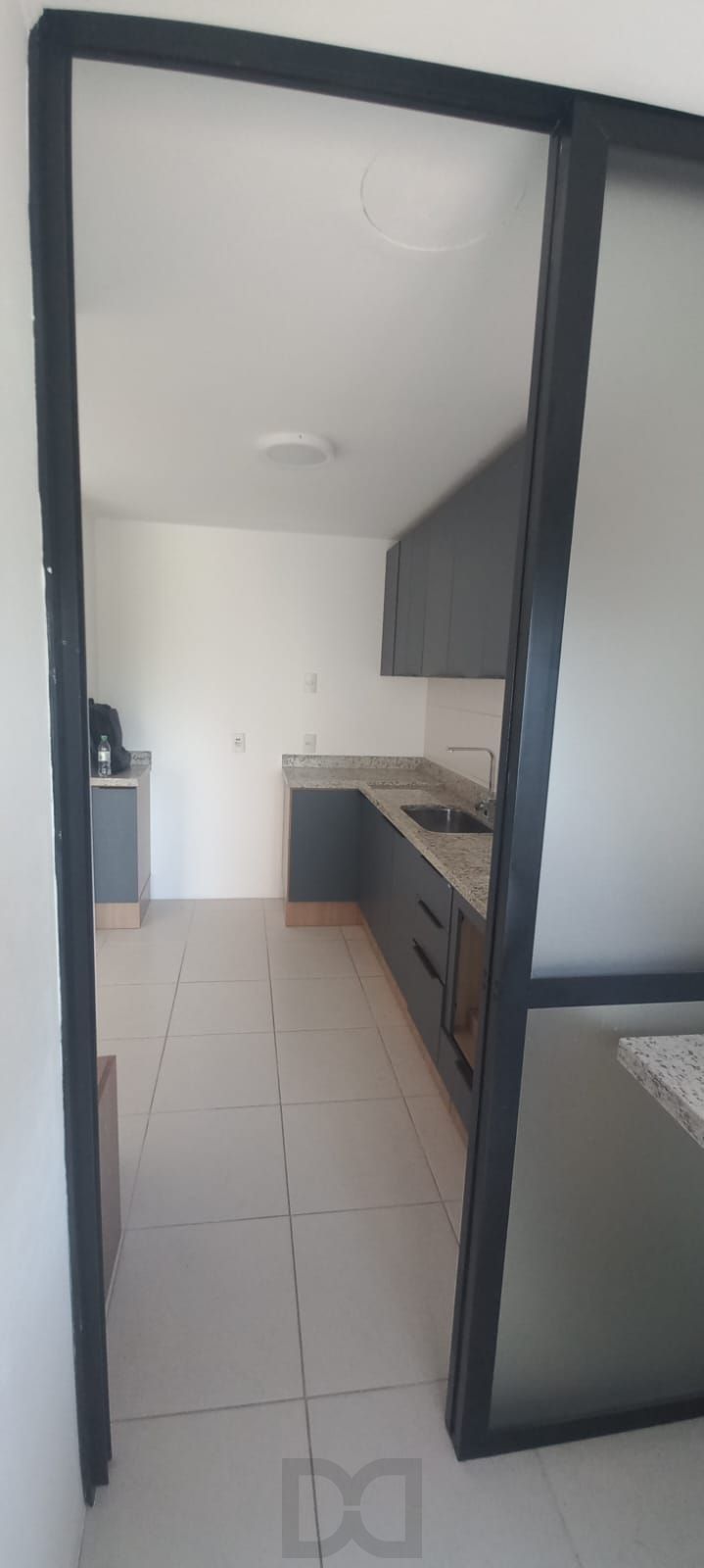 APARTAMENTO 02 DORMITÓRIOS , SUÍTE E VAGA COBERTA — foto 9