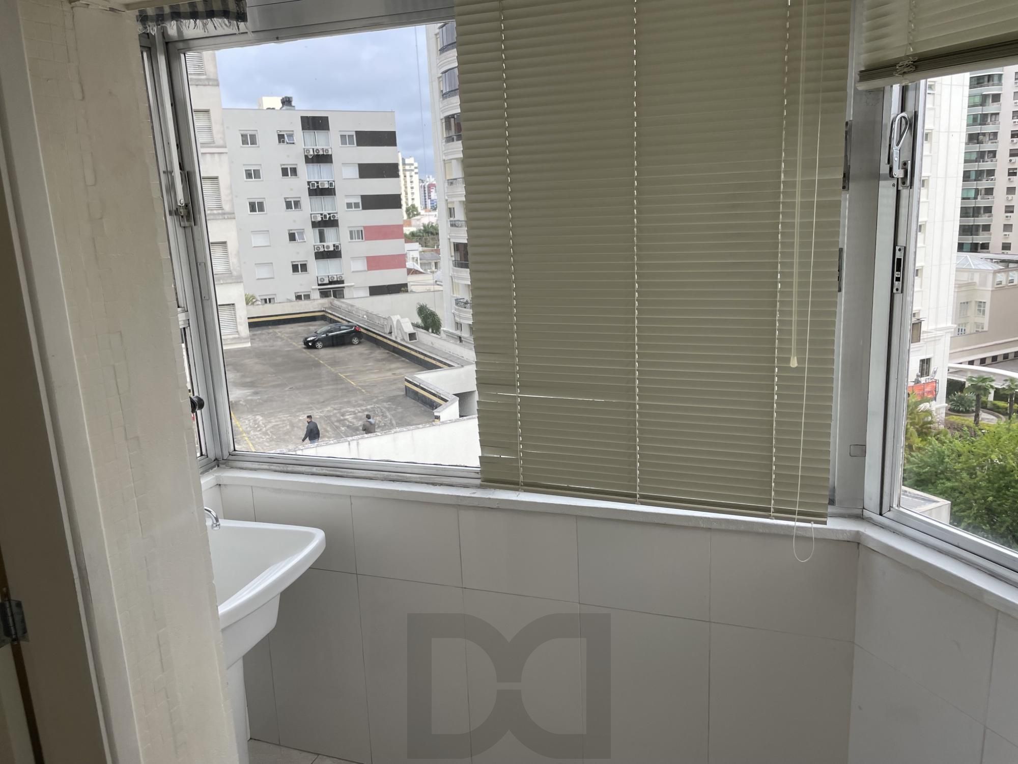Apartamento no bairro Menino Deus com 3 dormitórios com vaga e elevador — foto 18
