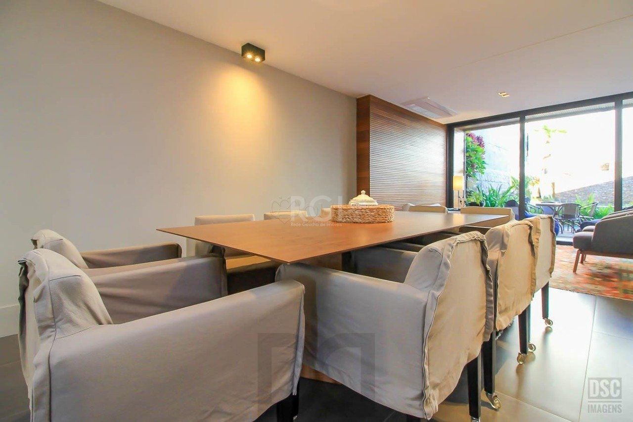 Casa para Venda - 238m², 3 dormitórios, sendo 3 suites, 6 vagas - Três Figueiras — foto 11