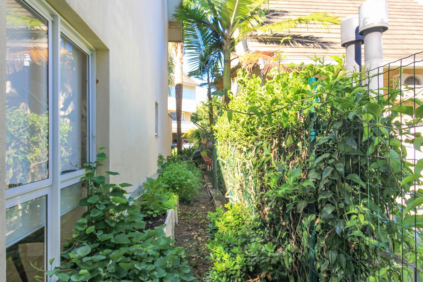 Casa em Condomínio - Imóvel Raro - Excelente Pátio Privativo — foto 9