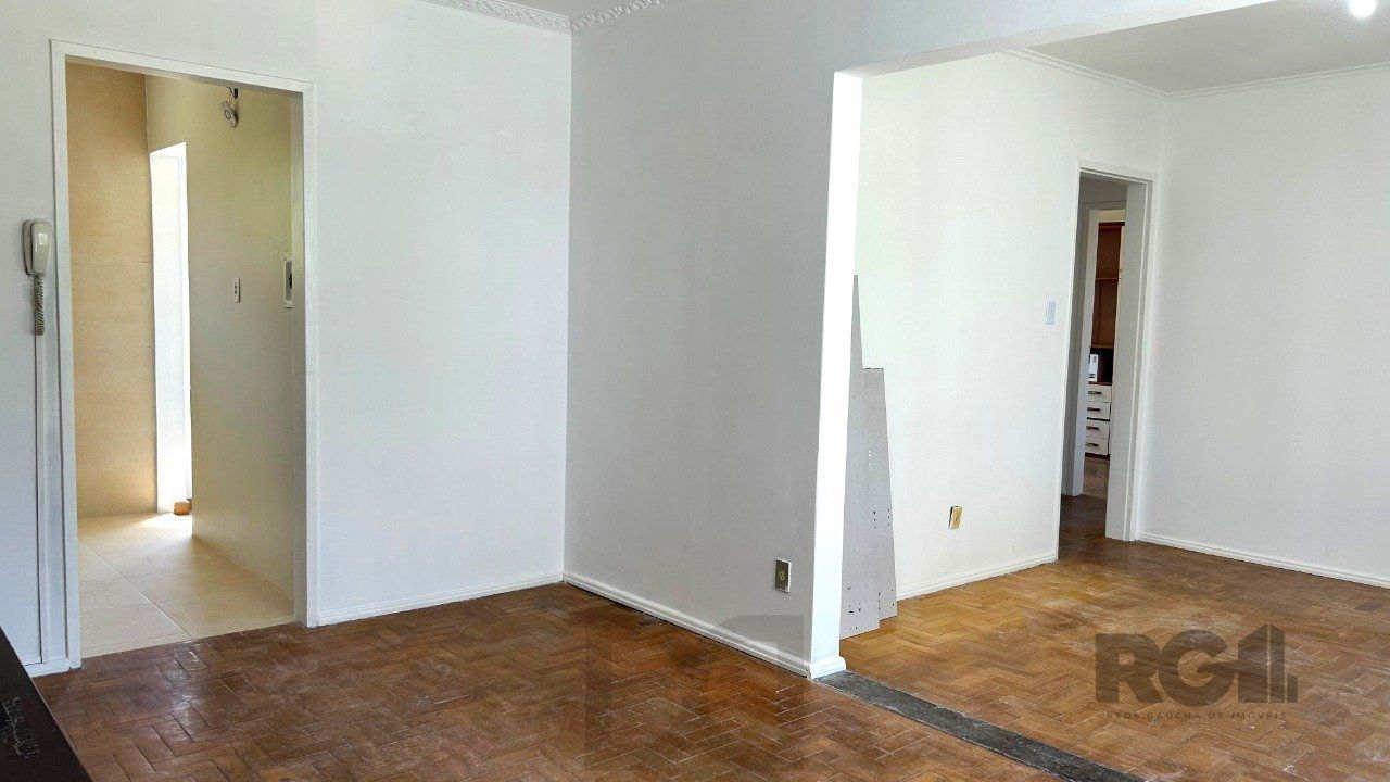 Apartamento 03 dormitórios no bairro Menino Deus, excelente localização. — foto 5