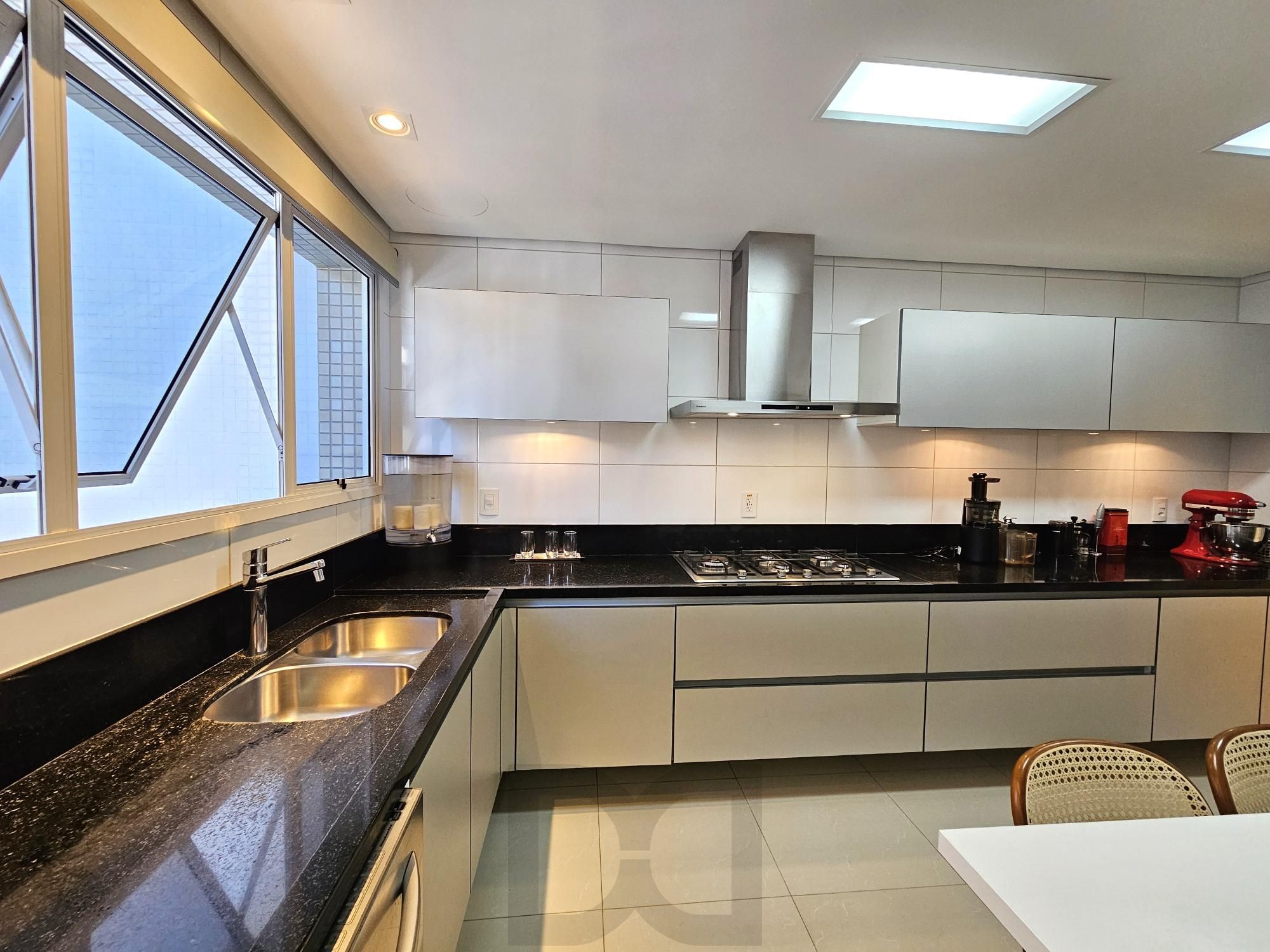 ALTO PADRÃO | BELA VISTA | 3 SUÍTES + 4 VAGAS | MOBILIADO — foto 31