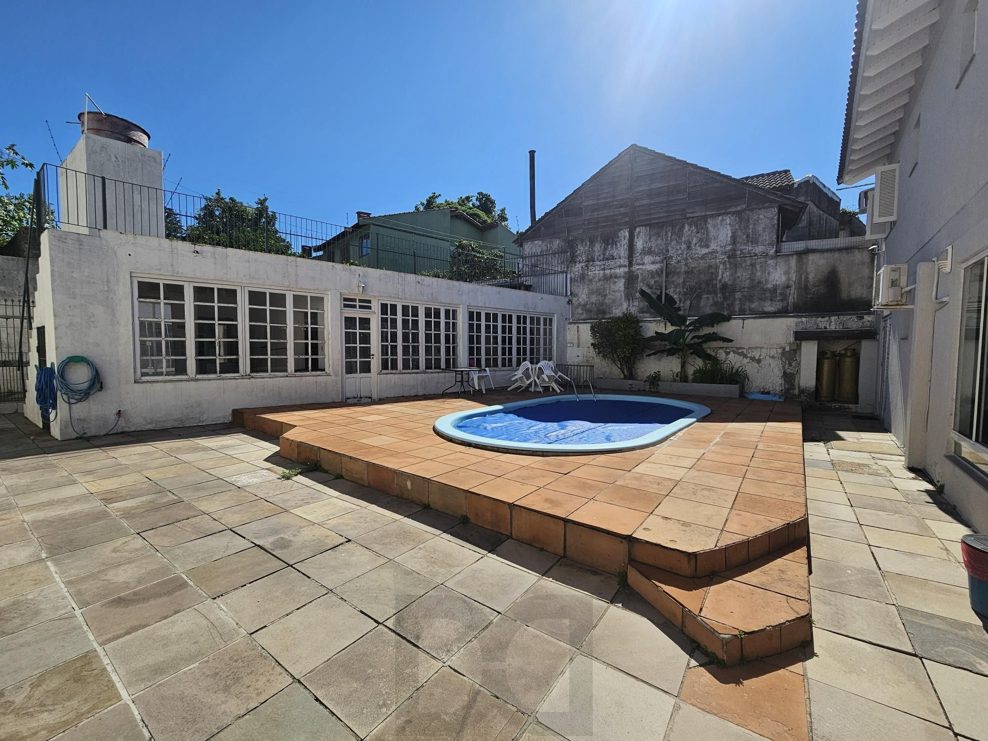 SOBRADO COM 3 SUÍTES + DORMITÓRIOS NO TÉRRREO | PISCINA | E MUITO MAIS — foto 28
