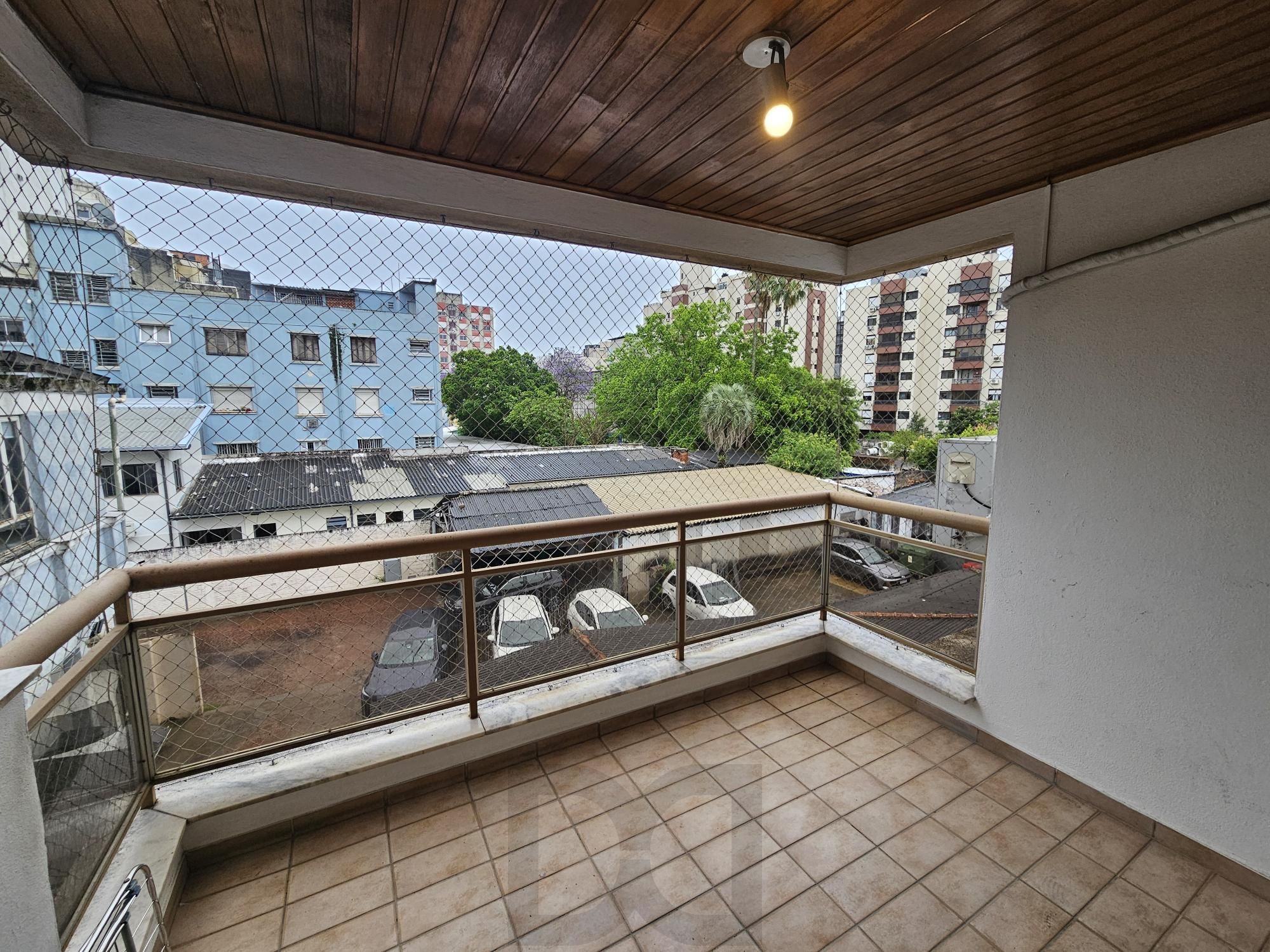 CIDADE BAIXA COM SACADA E VAGA DE GARAGEM — foto 3
