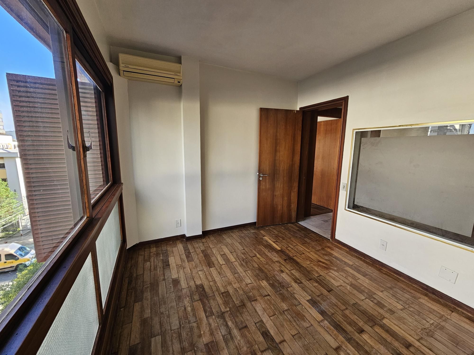 APARTAMENTO EM FRENTE A PRAÇA - BAIRRO PETRÓPOLIS — foto 10